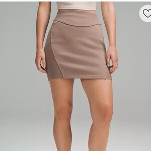 lululemon Scuba HR miniskirt tauptastic
